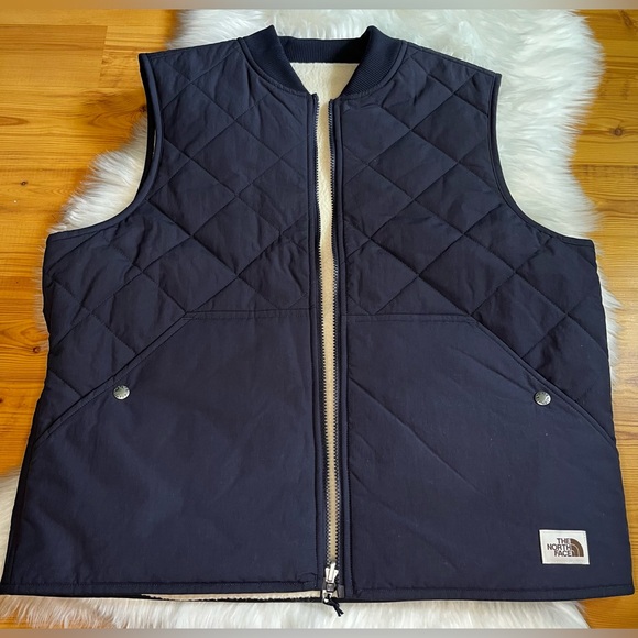 The North Face Jackets & Blazers - NWT The North Face Navy Cuchillo Reversible Sherpa Fleece Vest Women’s Size XL